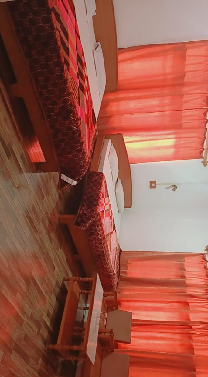 Srīnagar Unique Guest House מראה חיצוני תמונה